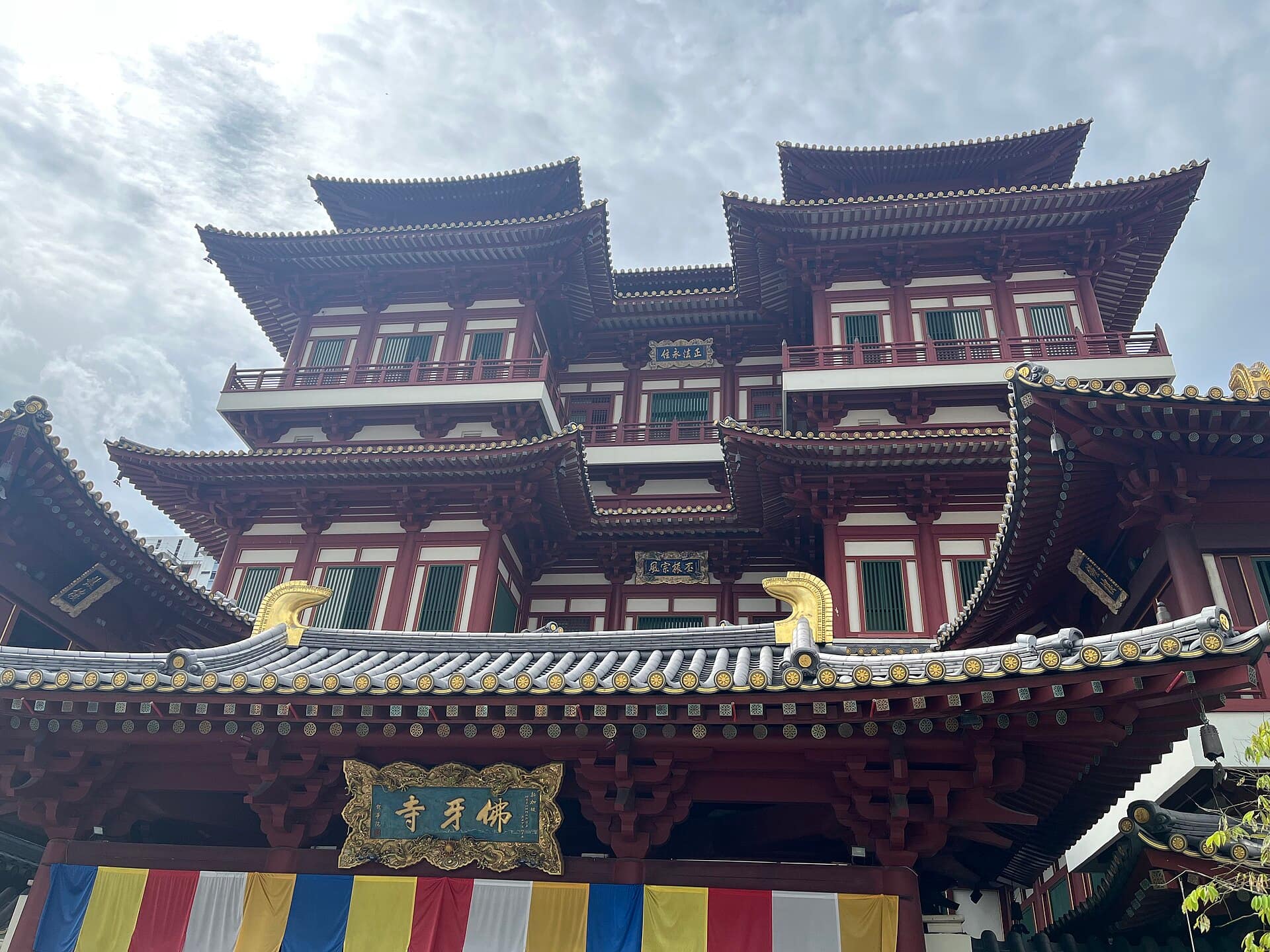 Chinatown & the Buddha Tooth Relic Temple