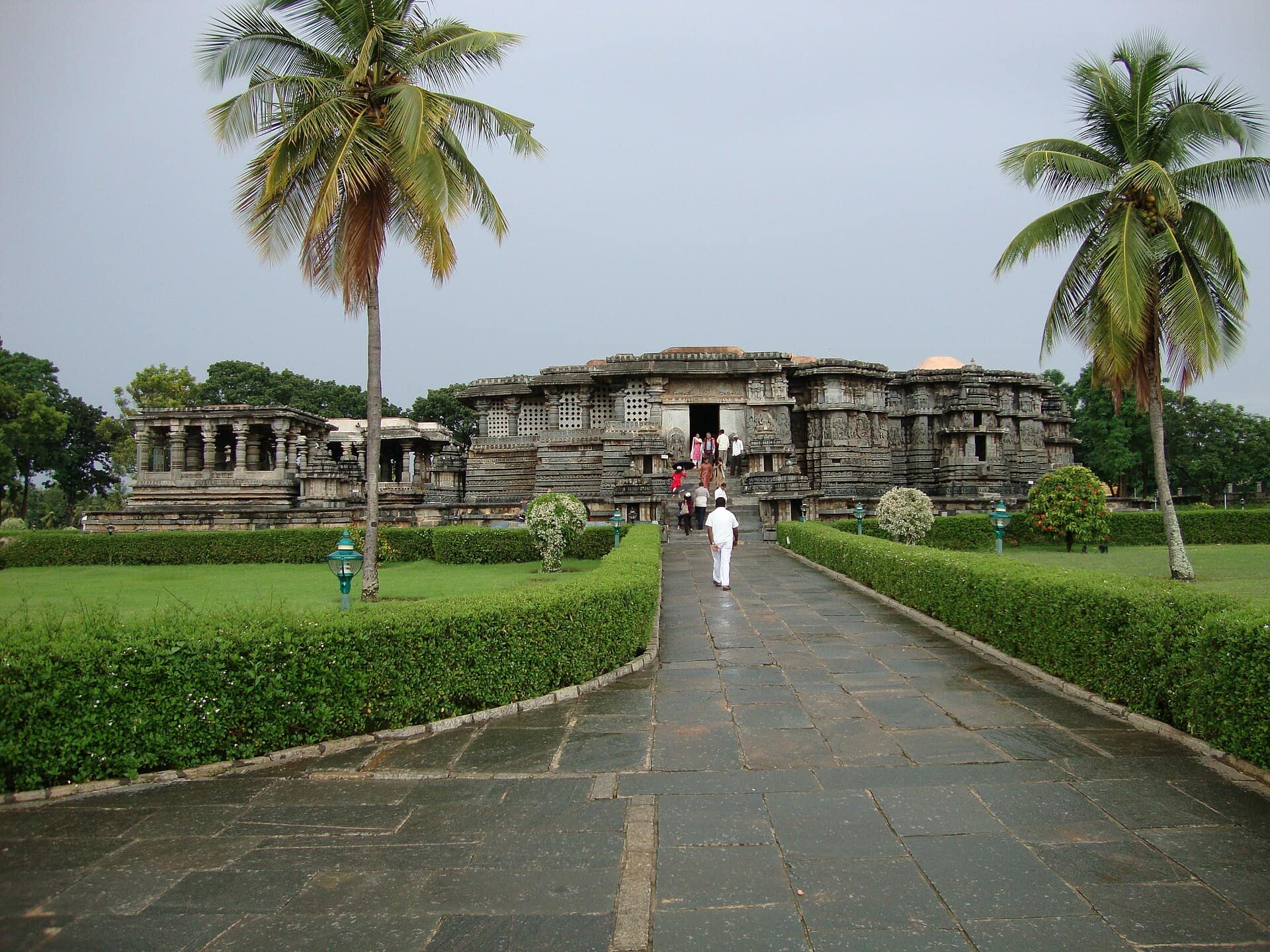 Monolithic Nandi