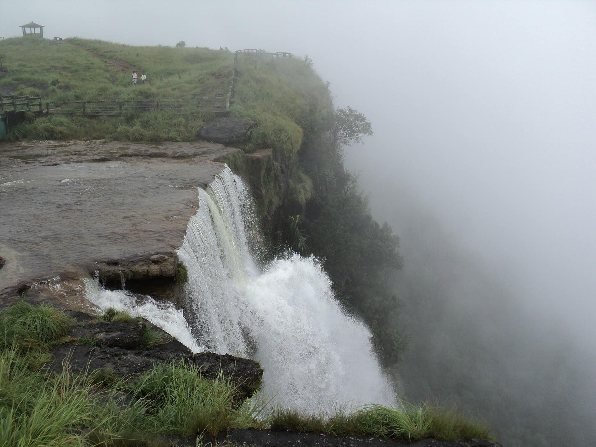 Seven Sisters Falls (Nohsngithiang)