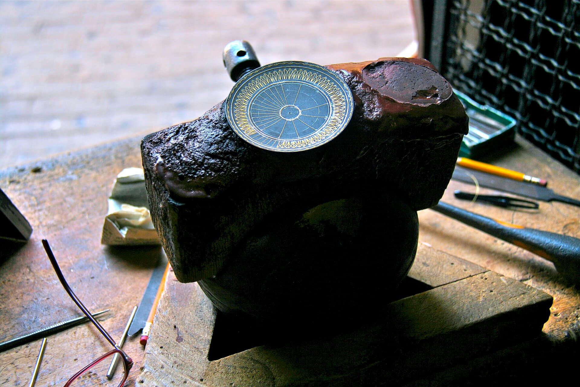 Damasquinado — Toledo gold on steel
